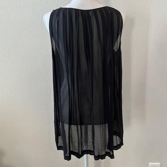 Robbi & Nikki Black Tank - Picture 4 of 7